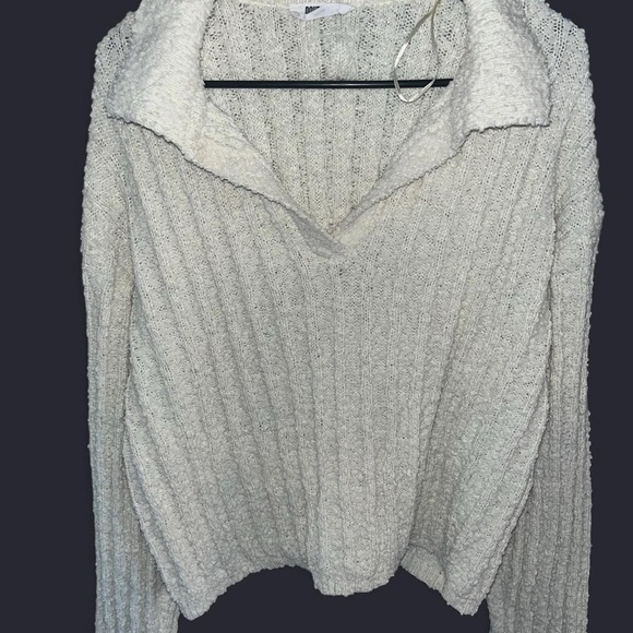 Double Zero Cream V-Neck Sweater - Picture 2 of 4